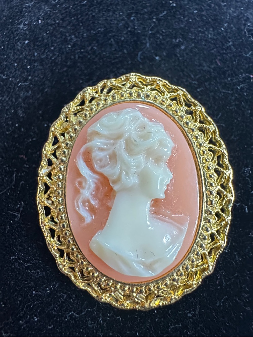 244- Cameo 1928 Brand Vintage Style Cream and Coral resin Brooch
